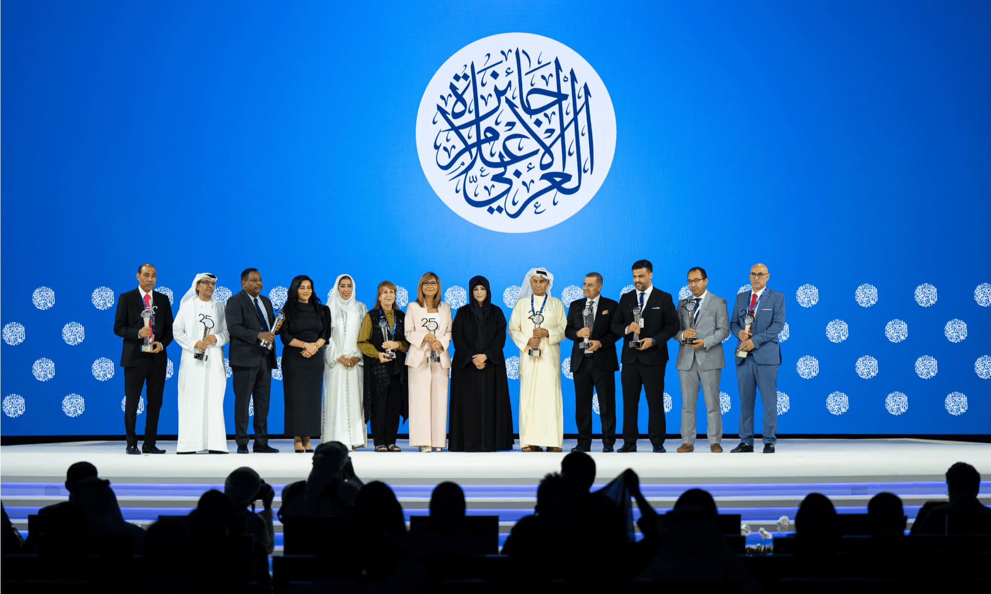محمد بن راشد: "ما بدأناه قبل 25 عاماً سيستمر لأن صناعة إعلام عربي قوي هي صناعة لمستقبل عربي أكثر قوة"